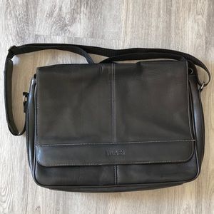 Kenneth Cole Reaction leather crossbody laptop messenger bag